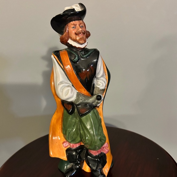 Royal Doulton Drummer Boy and Cavalier figurines! - Picture 3 of 13